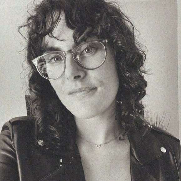 Meet your Posher, Angela - Picture 1 of 2